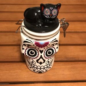 Skull ceramic canister